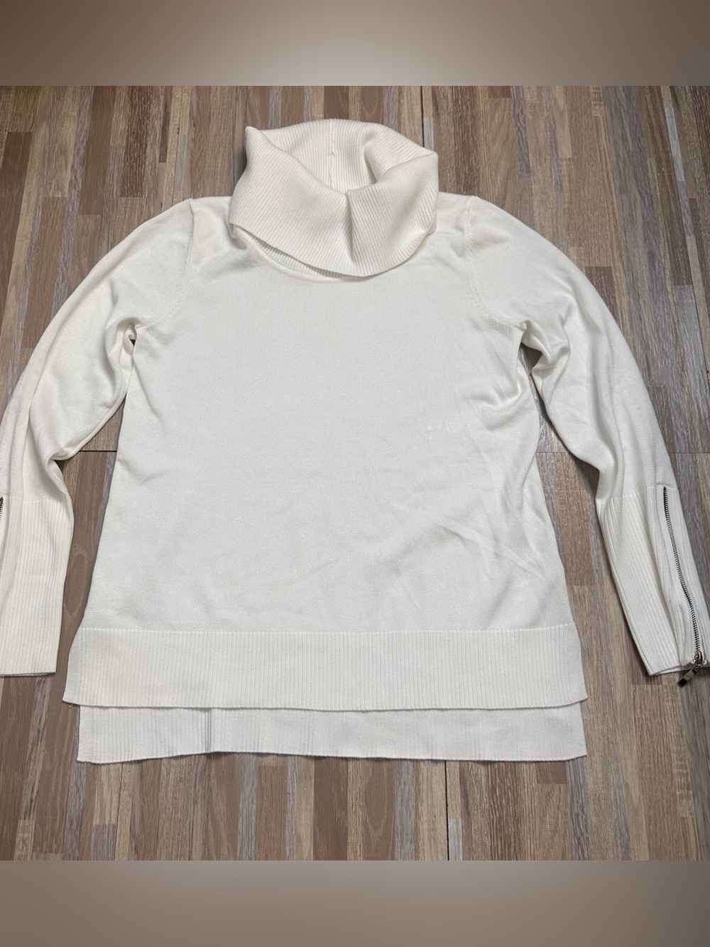 Cable & Gauge White Turtleneck Sweater Layered Hem, Zipper Detail Women’s Medium